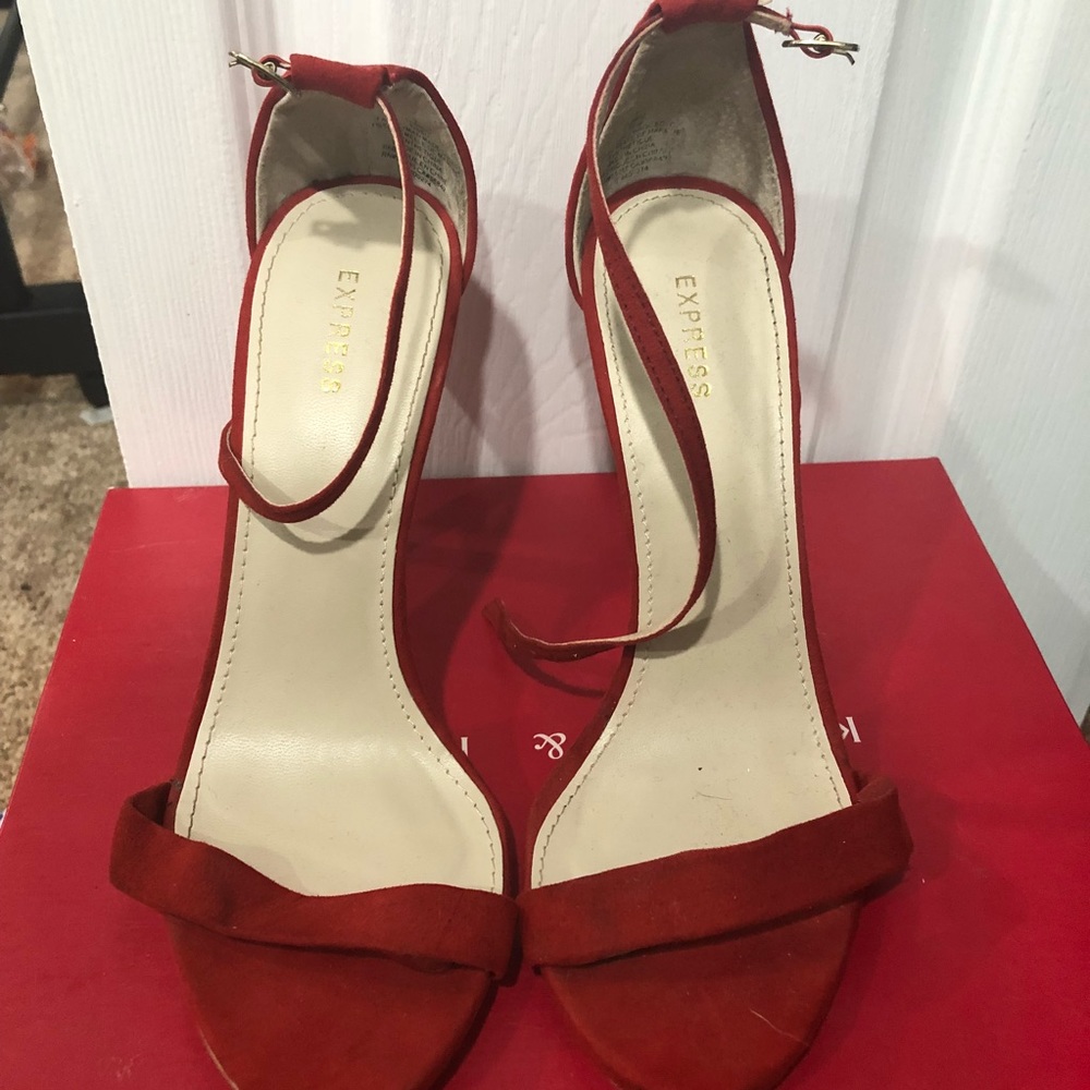 Red size 7 express heeled sandal